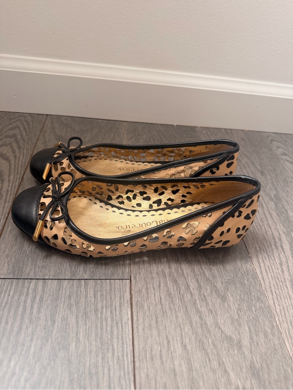 Famous Brazilian Shoe Designer - Black and Nude Cutout Ballet Flats - Picture 4 of 7